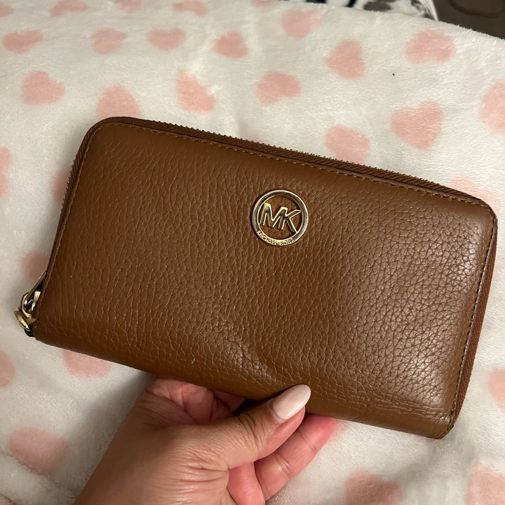 Brown michael kors wallet great condition!